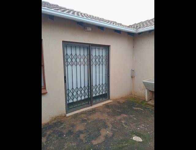 3 BEDROOM HOUSE FOR SALE IN PROTEA GLEN EXT